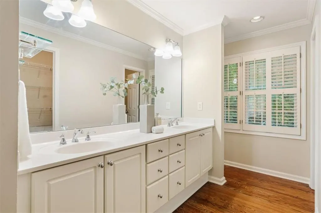 5114 N Ivy Road Ne, Atlanta, Georgia 30342, 4 Bedrooms Bedrooms, ,3 BathroomsBathrooms,Residential,For Sale,5114 N Ivy Road Ne,7643864