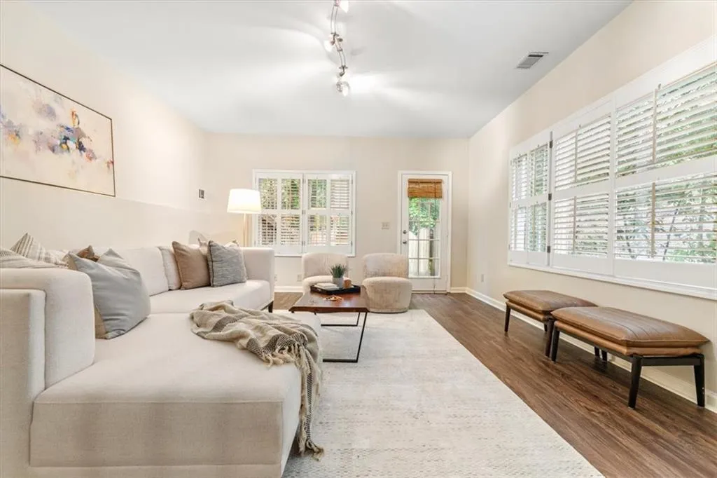 5114 N Ivy Road Ne, Atlanta, Georgia 30342, 4 Bedrooms Bedrooms, ,3 BathroomsBathrooms,Residential,For Sale,5114 N Ivy Road Ne,7643864