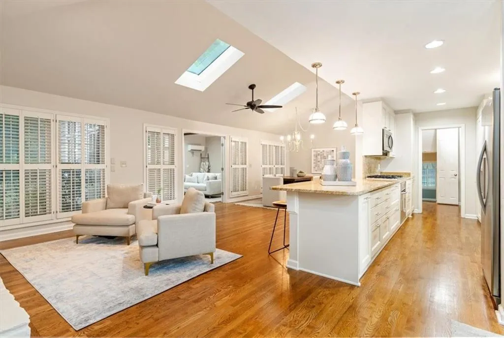 5114 N Ivy Road Ne, Atlanta, Georgia 30342, 4 Bedrooms Bedrooms, ,3 BathroomsBathrooms,Residential,For Sale,5114 N Ivy Road Ne,7643864