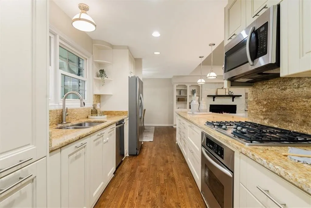 5114 N Ivy Road Ne, Atlanta, Georgia 30342, 4 Bedrooms Bedrooms, ,3 BathroomsBathrooms,Residential,For Sale,5114 N Ivy Road Ne,7643864