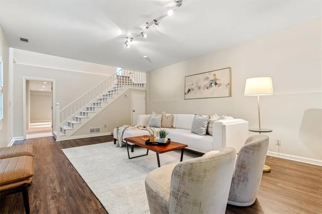 5114 N Ivy Road Ne, Atlanta, Georgia 30342, 4 Bedrooms Bedrooms, ,3 BathroomsBathrooms,Residential,For Sale,5114 N Ivy Road Ne,7643864