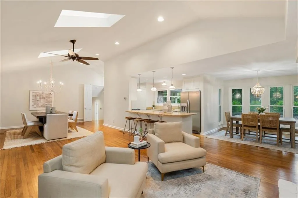 5114 N Ivy Road Ne, Atlanta, Georgia 30342, 4 Bedrooms Bedrooms, ,3 BathroomsBathrooms,Residential,For Sale,5114 N Ivy Road Ne,7643864