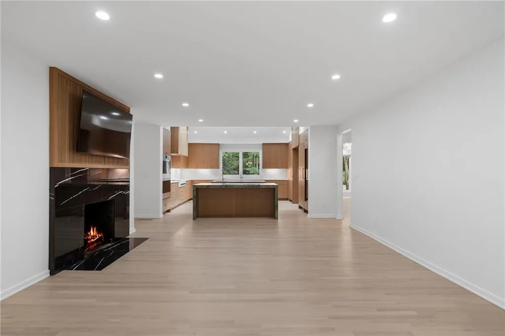 366 Blackland Road Nw, Atlanta, Georgia 30342, 4 Bedrooms Bedrooms, 0 ,4 BathroomsBathrooms,Residential,For Sale,366 Blackland Road Nw,7803365