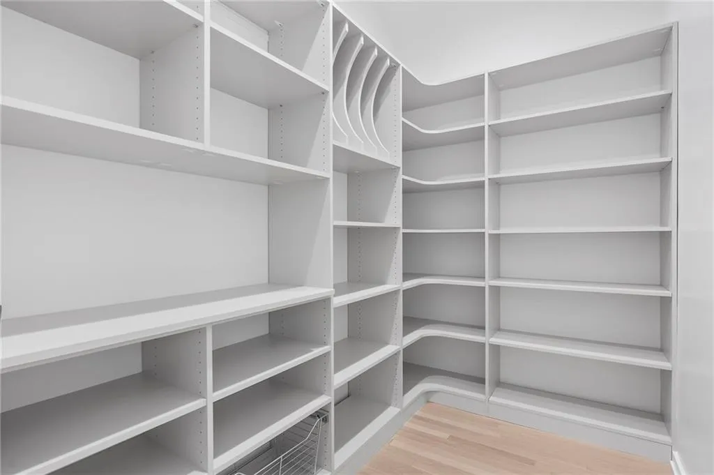 Walk in pantry