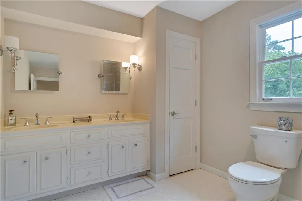 1550 Chaparral Place, Sandy Springs, Georgia 30350, 4 Bedrooms Bedrooms, ,3 BathroomsBathrooms,Residential,Sold,1550 Chaparral Place,6041294