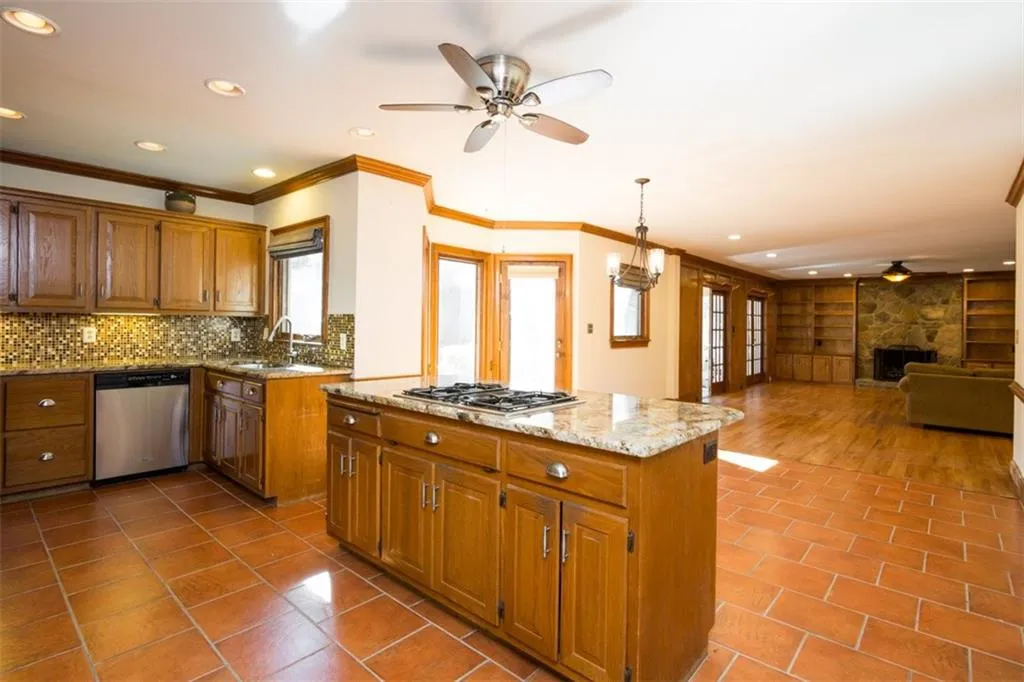 355 Kelson Drive, Sandy Springs, Georgia 30327, 5 Bedrooms Bedrooms, ,5 BathroomsBathrooms,Residential,Sold,355 Kelson Drive,5957571