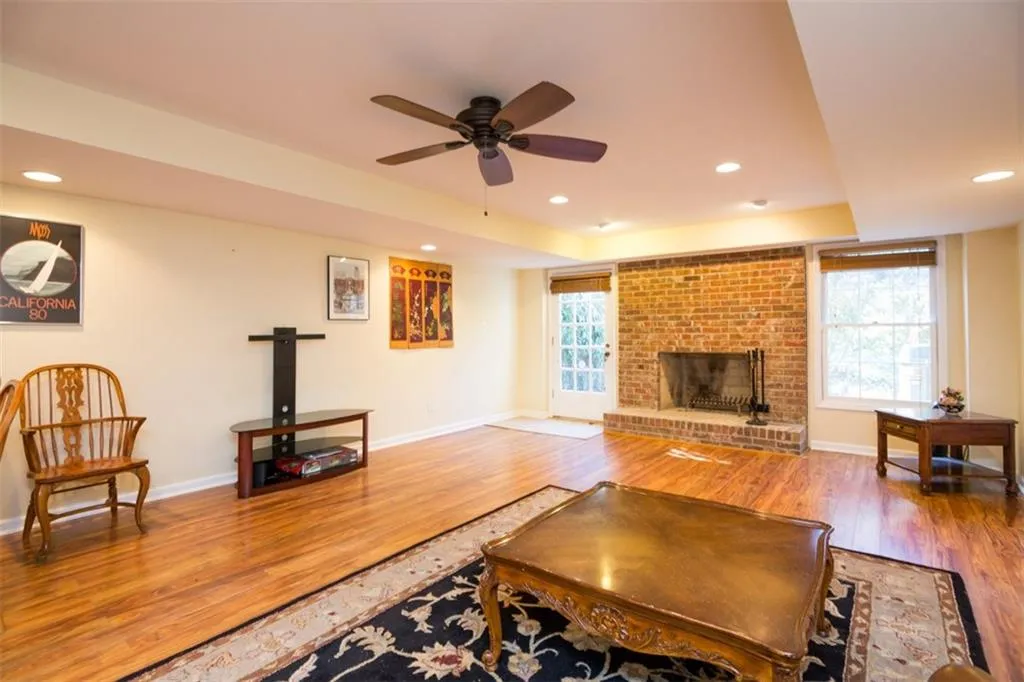 355 Kelson Drive, Sandy Springs, Georgia 30327, 5 Bedrooms Bedrooms, ,5 BathroomsBathrooms,Residential,Sold,355 Kelson Drive,5957571