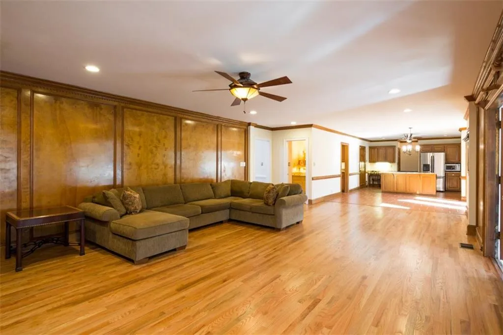 355 Kelson Drive, Sandy Springs, Georgia 30327, 5 Bedrooms Bedrooms, ,5 BathroomsBathrooms,Residential,Sold,355 Kelson Drive,5957571