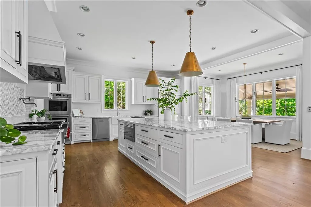 230 Danbury Lane, Atlanta, Georgia 30327, 6 Bedrooms Bedrooms, ,6 BathroomsBathrooms,Residential,For Sale,230 Danbury Lane,7746855