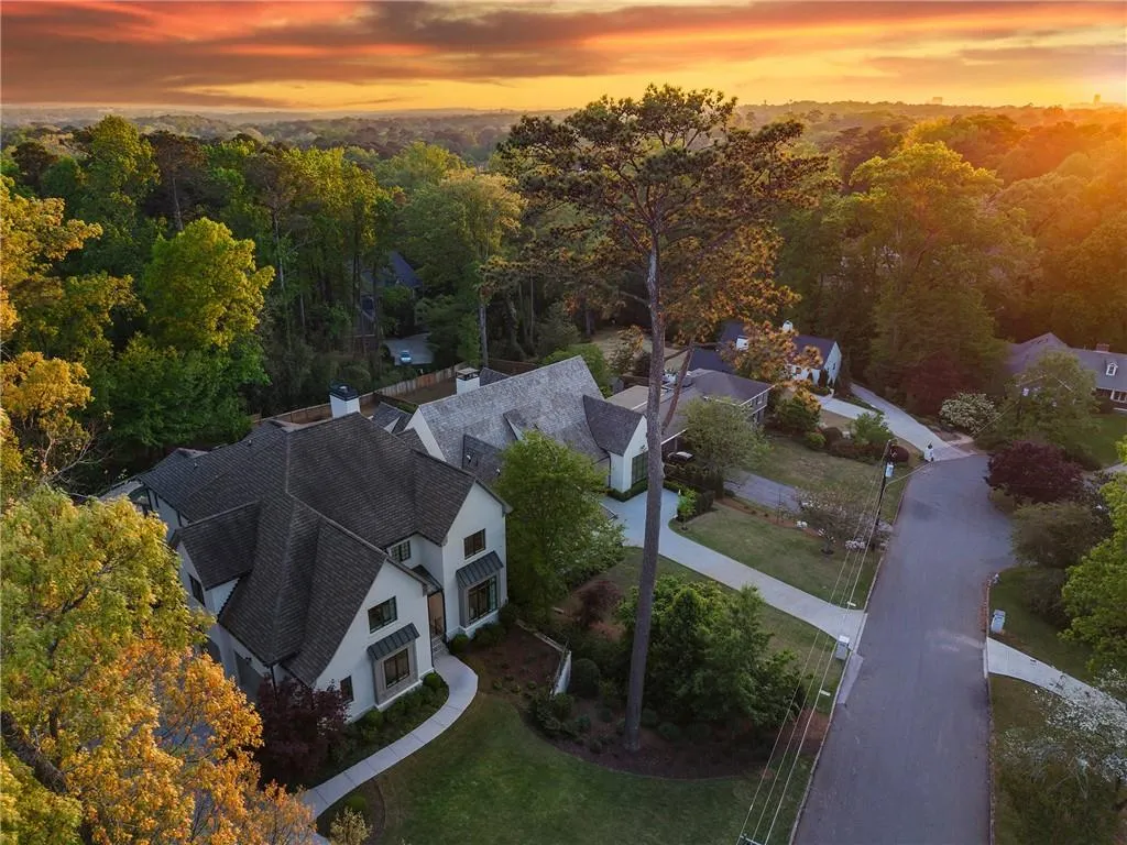 230 Danbury Lane, Atlanta, Georgia 30327, 6 Bedrooms Bedrooms, ,6 BathroomsBathrooms,Residential,Sold,230 Danbury Lane,7746855