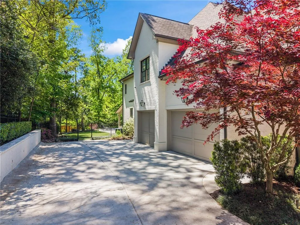 230 Danbury Lane, Atlanta, Georgia 30327, 6 Bedrooms Bedrooms, ,6 BathroomsBathrooms,Residential,Sold,230 Danbury Lane,7746855