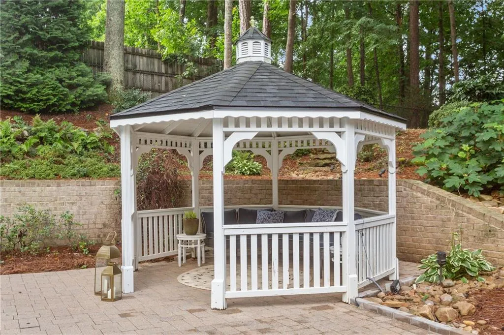 140 River Court Parkway, Sandy Springs, Georgia 30328, 5 Bedrooms Bedrooms, ,4 BathroomsBathrooms,Residential,Sold,140 River Court Parkway,7258519