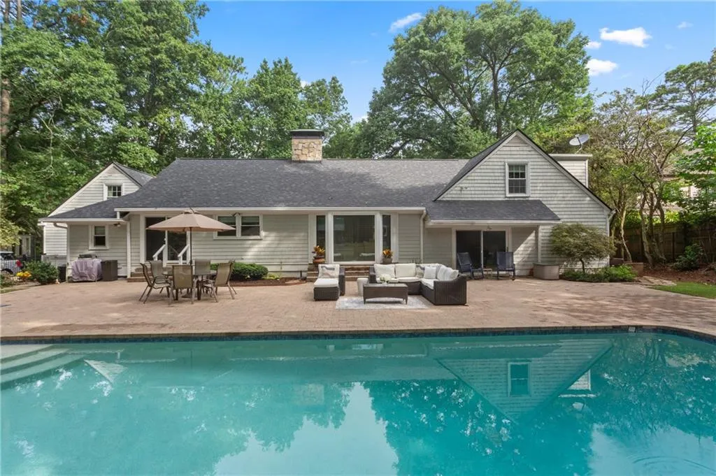 140 River Court Parkway, Sandy Springs, Georgia 30328, 5 Bedrooms Bedrooms, ,4 BathroomsBathrooms,Residential,Sold,140 River Court Parkway,7258519