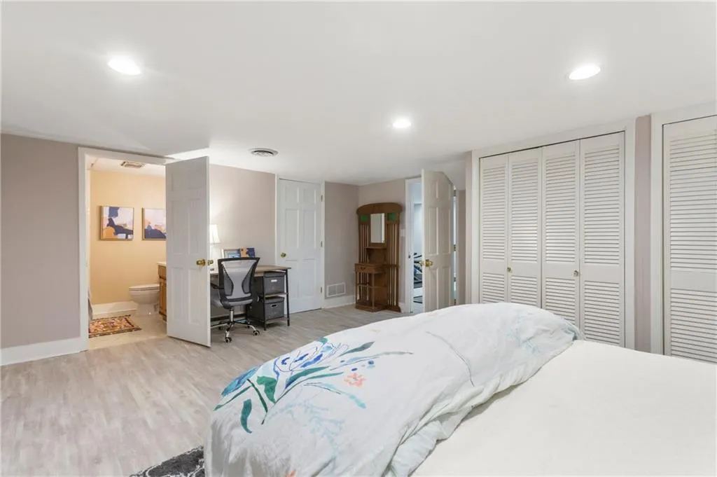 140 River Court Parkway, Sandy Springs, Georgia 30328, 5 Bedrooms Bedrooms, ,4 BathroomsBathrooms,Residential,Sold,140 River Court Parkway,7258519