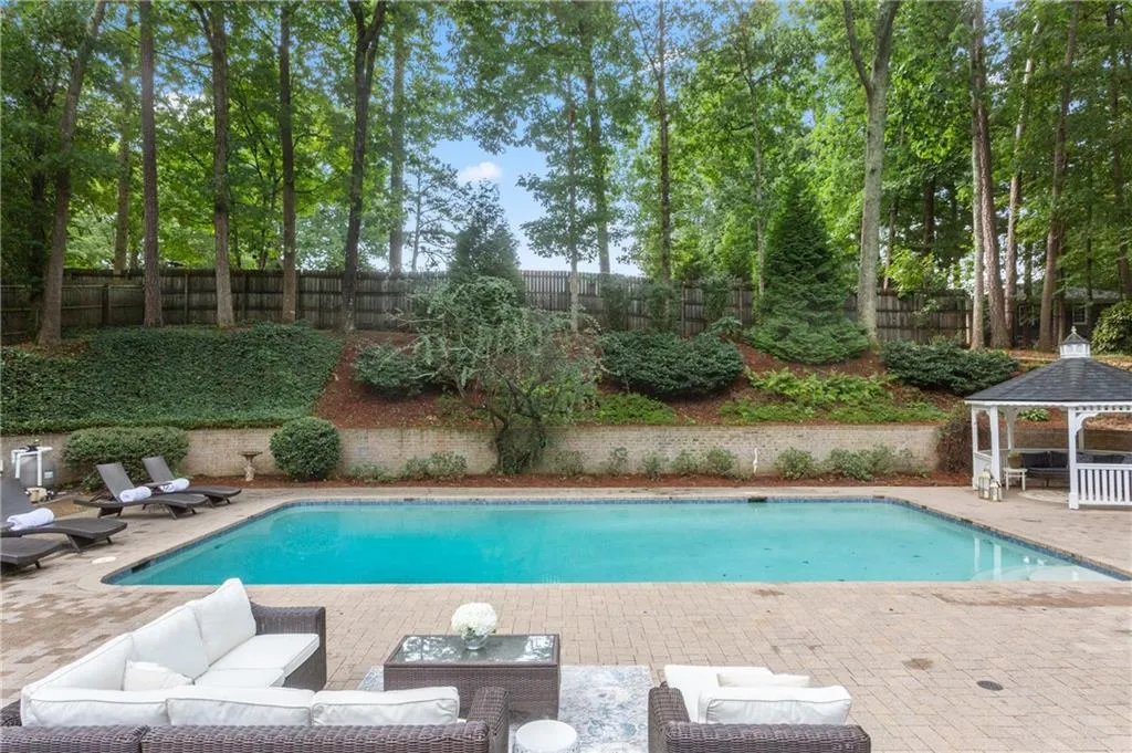 140 River Court Parkway, Sandy Springs, Georgia 30328, 5 Bedrooms Bedrooms, ,4 BathroomsBathrooms,Residential,Sold,140 River Court Parkway,7258519