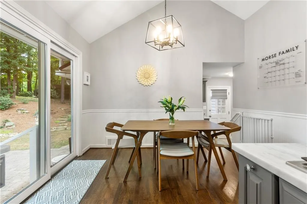 140 River Court Parkway, Sandy Springs, Georgia 30328, 5 Bedrooms Bedrooms, ,4 BathroomsBathrooms,Residential,Sold,140 River Court Parkway,7258519