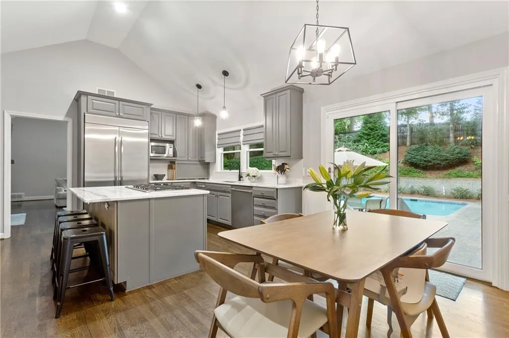 140 River Court Parkway, Sandy Springs, Georgia 30328, 5 Bedrooms Bedrooms, ,4 BathroomsBathrooms,Residential,Sold,140 River Court Parkway,7258519