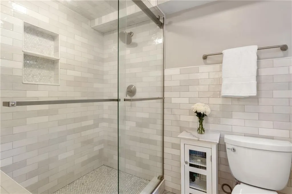 140 River Court Parkway, Sandy Springs, Georgia 30328, 5 Bedrooms Bedrooms, ,4 BathroomsBathrooms,Residential,Sold,140 River Court Parkway,7258519