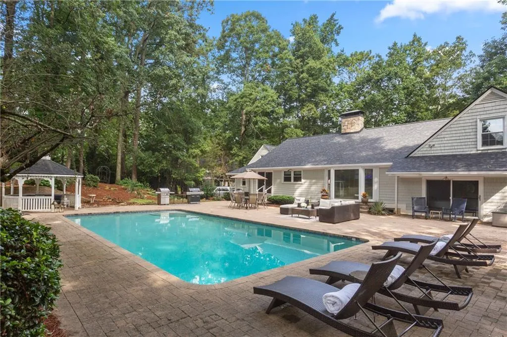 140 River Court Parkway, Sandy Springs, Georgia 30328, 5 Bedrooms Bedrooms, ,4 BathroomsBathrooms,Residential,Sold,140 River Court Parkway,7258519