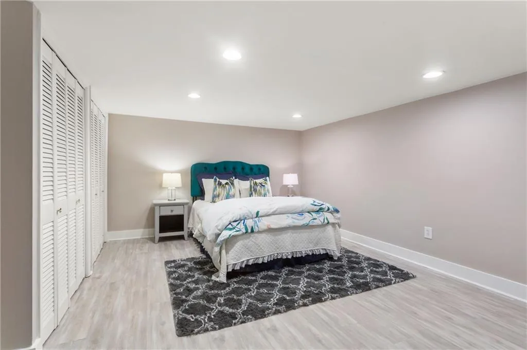 140 River Court Parkway, Sandy Springs, Georgia 30328, 5 Bedrooms Bedrooms, ,4 BathroomsBathrooms,Residential,Sold,140 River Court Parkway,7258519