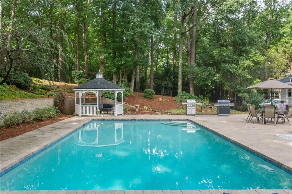 140 River Court Parkway, Sandy Springs, Georgia 30328, 5 Bedrooms Bedrooms, ,4 BathroomsBathrooms,Residential,Sold,140 River Court Parkway,7258519