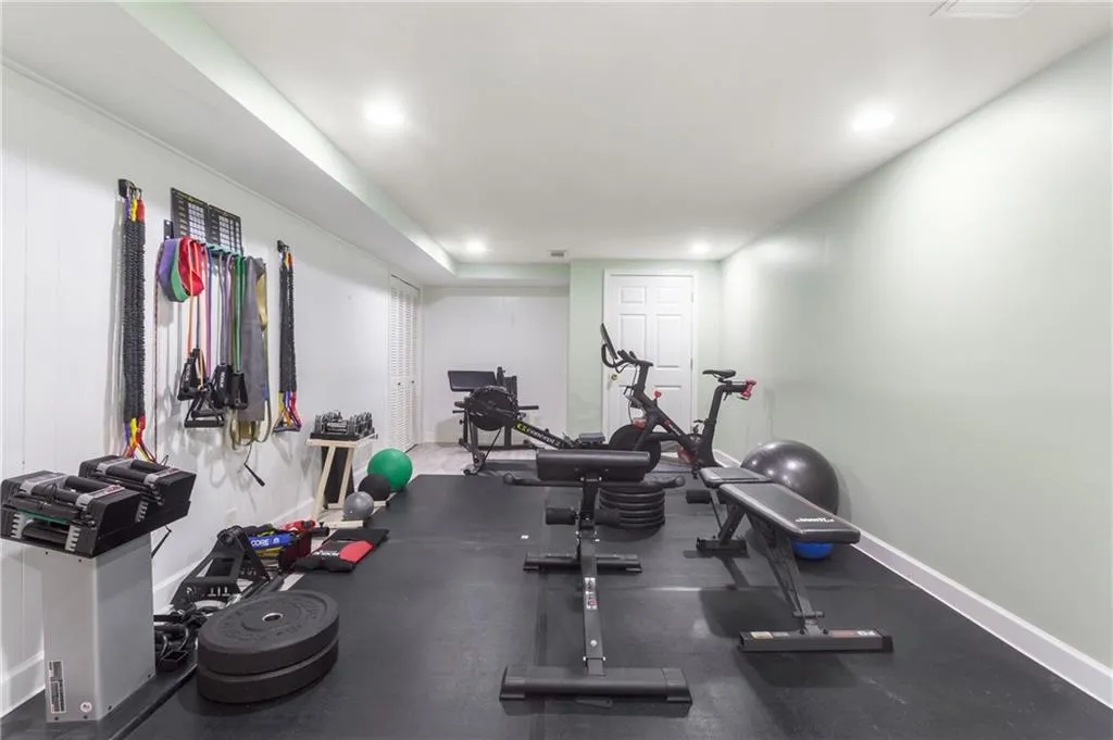 140 River Court Parkway, Sandy Springs, Georgia 30328, 5 Bedrooms Bedrooms, ,4 BathroomsBathrooms,Residential,Sold,140 River Court Parkway,7258519