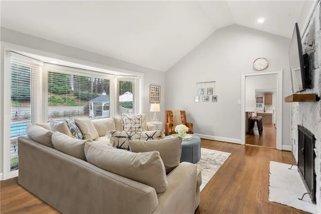 140 River Court Parkway, Sandy Springs, Georgia 30328, 5 Bedrooms Bedrooms, ,4 BathroomsBathrooms,Residential,Sold,140 River Court Parkway,7258519