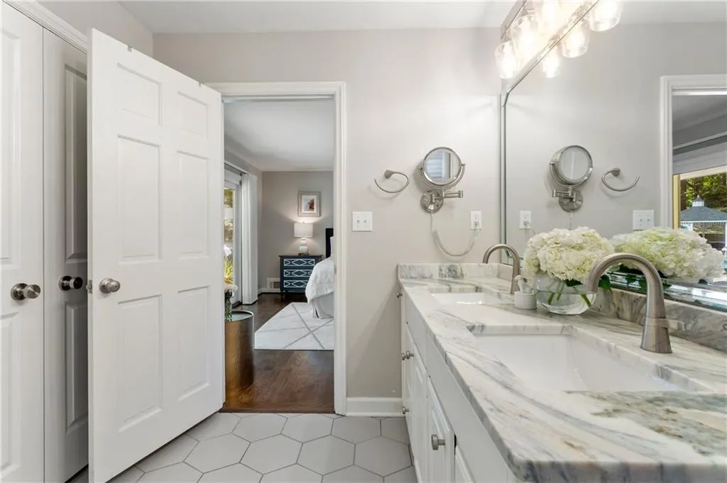 140 River Court Parkway, Sandy Springs, Georgia 30328, 5 Bedrooms Bedrooms, ,4 BathroomsBathrooms,Residential,Sold,140 River Court Parkway,7258519