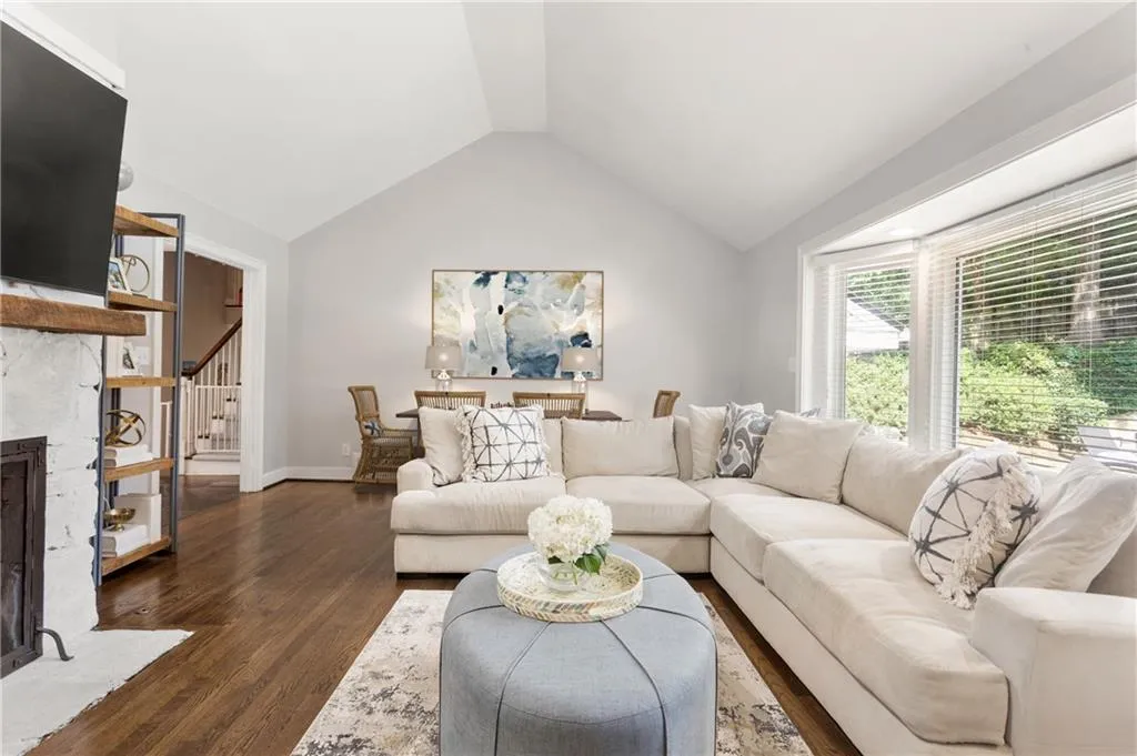 140 River Court Parkway, Sandy Springs, Georgia 30328, 5 Bedrooms Bedrooms, ,4 BathroomsBathrooms,Residential,Sold,140 River Court Parkway,7258519