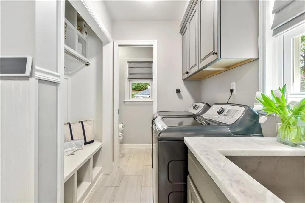 140 River Court Parkway, Sandy Springs, Georgia 30328, 5 Bedrooms Bedrooms, ,4 BathroomsBathrooms,Residential,Sold,140 River Court Parkway,7258519