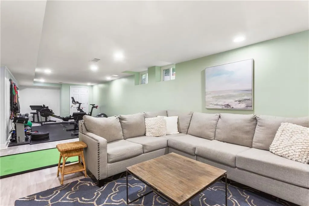 140 River Court Parkway, Sandy Springs, Georgia 30328, 5 Bedrooms Bedrooms, ,4 BathroomsBathrooms,Residential,Sold,140 River Court Parkway,7258519