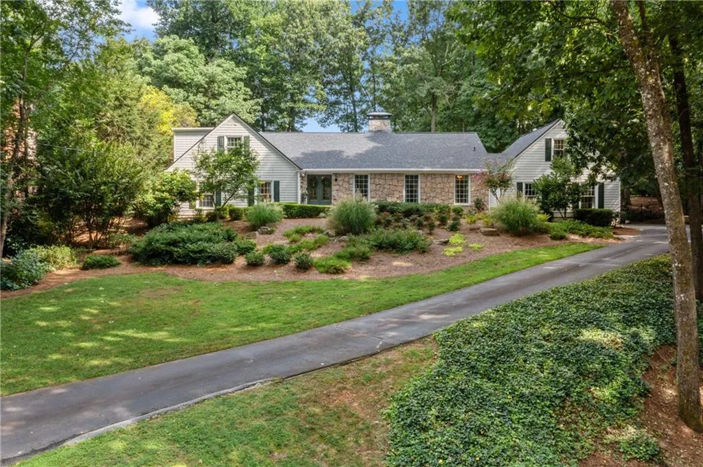 140 River Court Parkway, Sandy Springs, Georgia 30328, 5 Bedrooms Bedrooms, ,4 BathroomsBathrooms,Residential,Sold,140 River Court Parkway,7258519