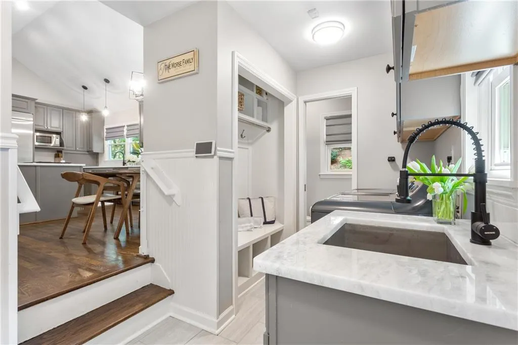 140 River Court Parkway, Sandy Springs, Georgia 30328, 5 Bedrooms Bedrooms, ,4 BathroomsBathrooms,Residential,Sold,140 River Court Parkway,7258519