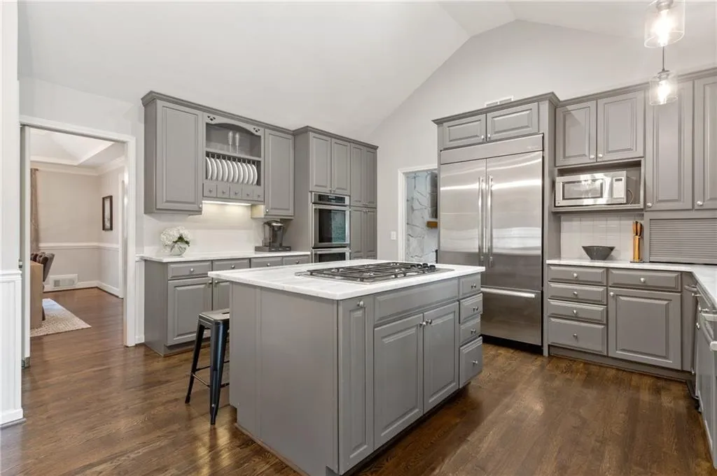 140 River Court Parkway, Sandy Springs, Georgia 30328, 5 Bedrooms Bedrooms, ,4 BathroomsBathrooms,Residential,Sold,140 River Court Parkway,7258519