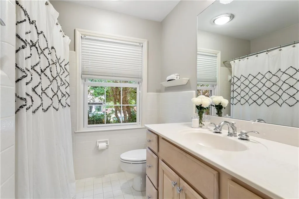 140 River Court Parkway, Sandy Springs, Georgia 30328, 5 Bedrooms Bedrooms, ,4 BathroomsBathrooms,Residential,Sold,140 River Court Parkway,7258519