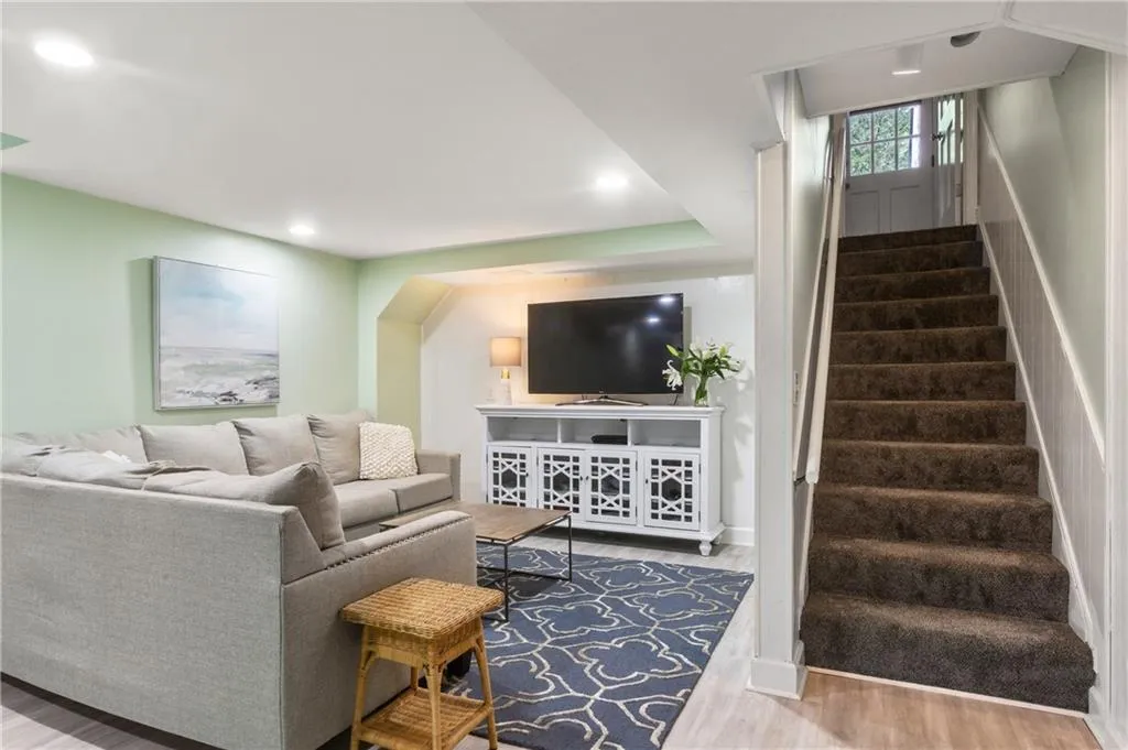 140 River Court Parkway, Sandy Springs, Georgia 30328, 5 Bedrooms Bedrooms, ,4 BathroomsBathrooms,Residential,Sold,140 River Court Parkway,7258519