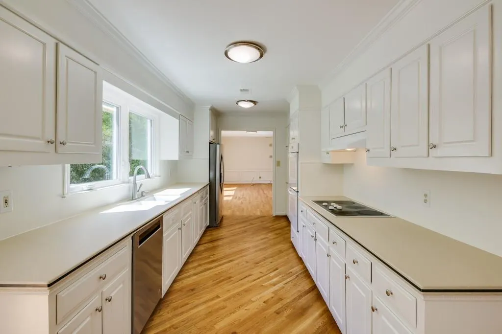 555 Valley Hall Drive, Sandy Springs, Georgia 30350, 5 Bedrooms Bedrooms, ,3 BathroomsBathrooms,Residential,Sold,555 Valley Hall Drive,7036959