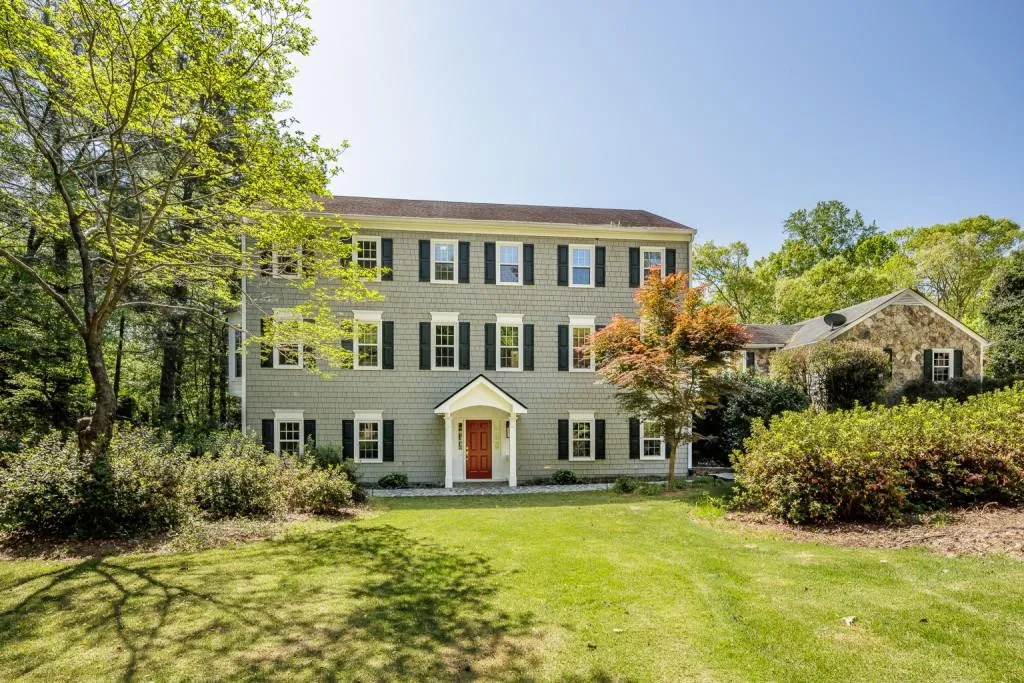 555 Valley Hall Drive, Sandy Springs, Georgia 30350, 5 Bedrooms Bedrooms, ,3 BathroomsBathrooms,Residential,Sold,555 Valley Hall Drive,7036959