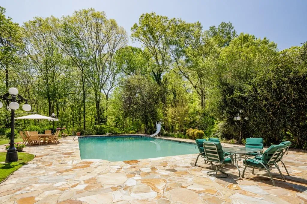 555 Valley Hall Drive, Sandy Springs, Georgia 30350, 5 Bedrooms Bedrooms, ,3 BathroomsBathrooms,Residential,Sold,555 Valley Hall Drive,7036959