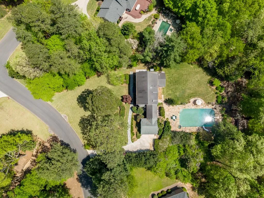 555 Valley Hall Drive, Sandy Springs, Georgia 30350, 5 Bedrooms Bedrooms, ,3 BathroomsBathrooms,Residential,Sold,555 Valley Hall Drive,7036959