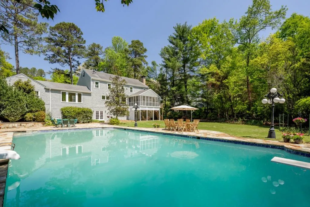 555 Valley Hall Drive, Sandy Springs, Georgia 30350, 5 Bedrooms Bedrooms, ,3 BathroomsBathrooms,Residential,Sold,555 Valley Hall Drive,7036959