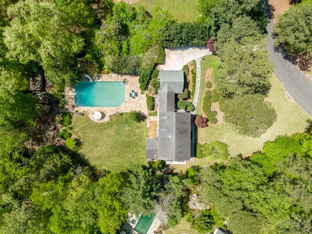 555 Valley Hall Drive, Sandy Springs, Georgia 30350, 5 Bedrooms Bedrooms, ,3 BathroomsBathrooms,Residential,Sold,555 Valley Hall Drive,7036959