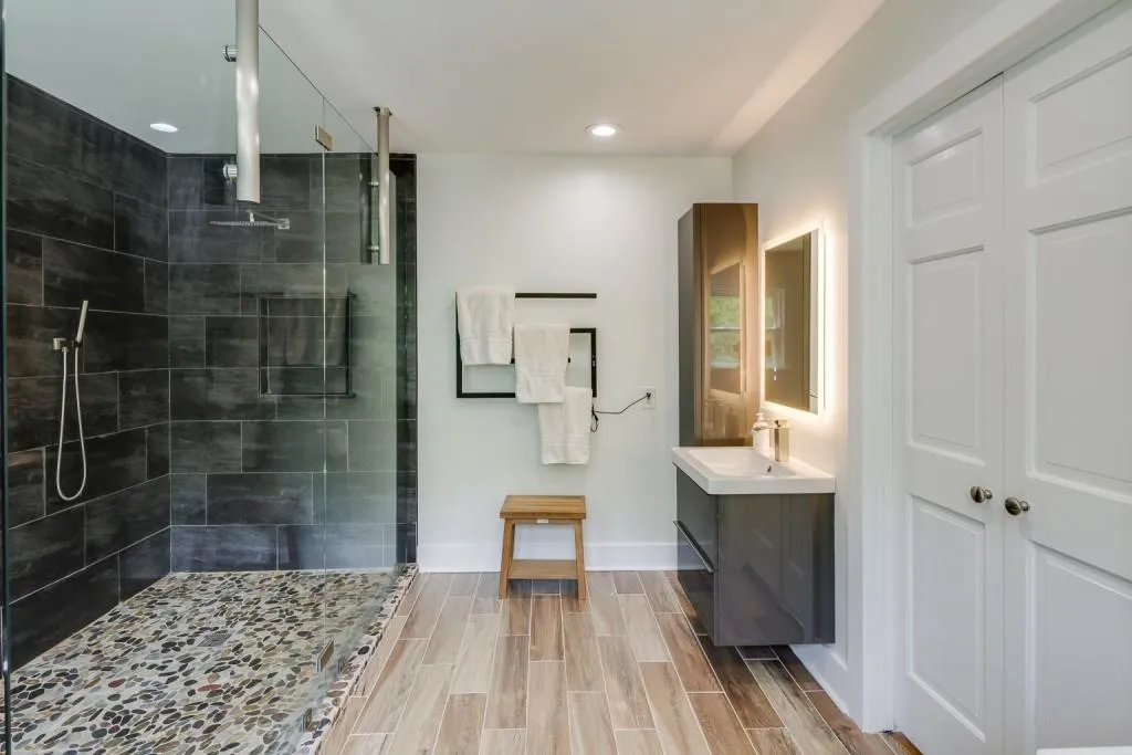 555 Valley Hall Drive, Sandy Springs, Georgia 30350, 5 Bedrooms Bedrooms, ,3 BathroomsBathrooms,Residential,Sold,555 Valley Hall Drive,7036959