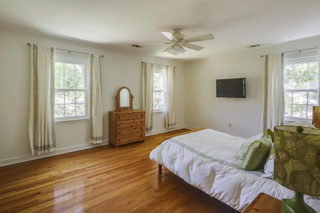 555 Valley Hall Drive, Sandy Springs, Georgia 30350, 5 Bedrooms Bedrooms, ,3 BathroomsBathrooms,Residential,Sold,555 Valley Hall Drive,7036959