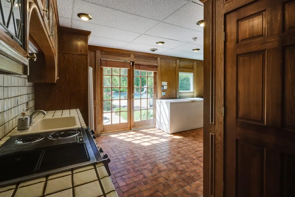 555 Valley Hall Drive, Sandy Springs, Georgia 30350, 5 Bedrooms Bedrooms, ,3 BathroomsBathrooms,Residential,Sold,555 Valley Hall Drive,7036959