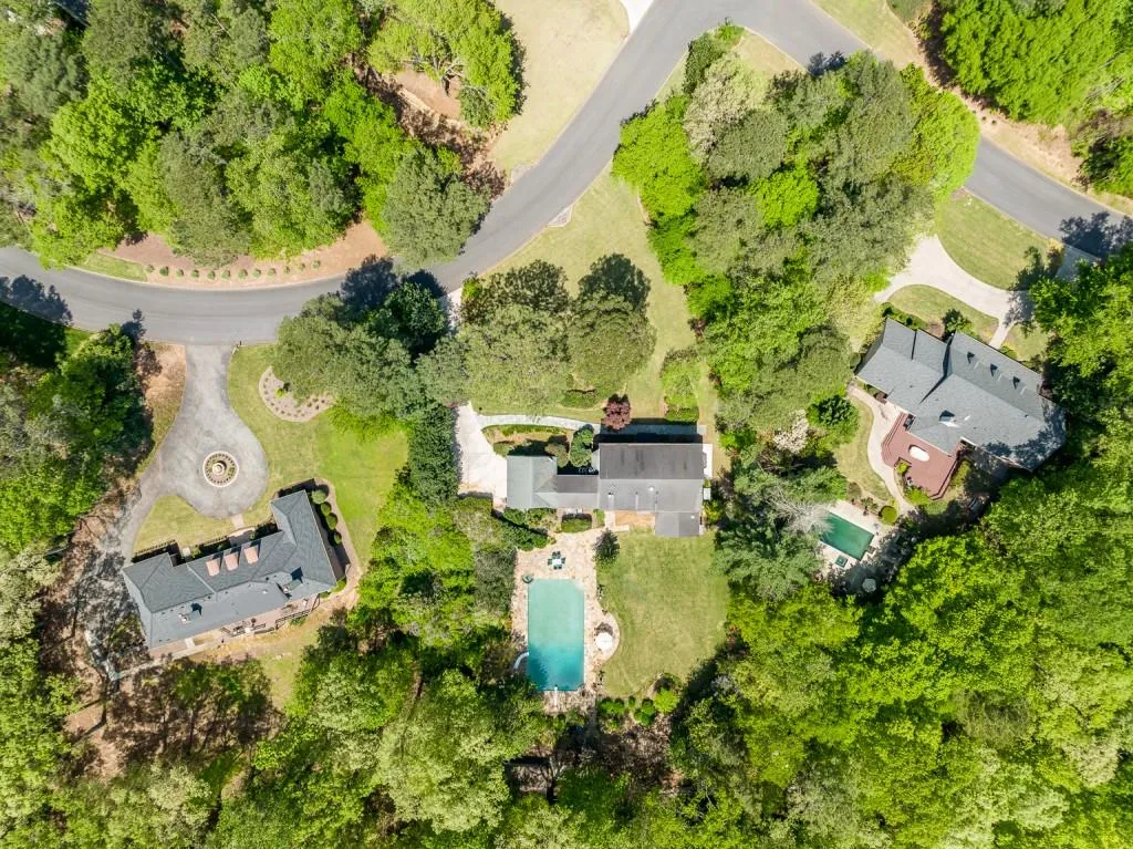 555 Valley Hall Drive, Sandy Springs, Georgia 30350, 5 Bedrooms Bedrooms, ,3 BathroomsBathrooms,Residential,Sold,555 Valley Hall Drive,7036959