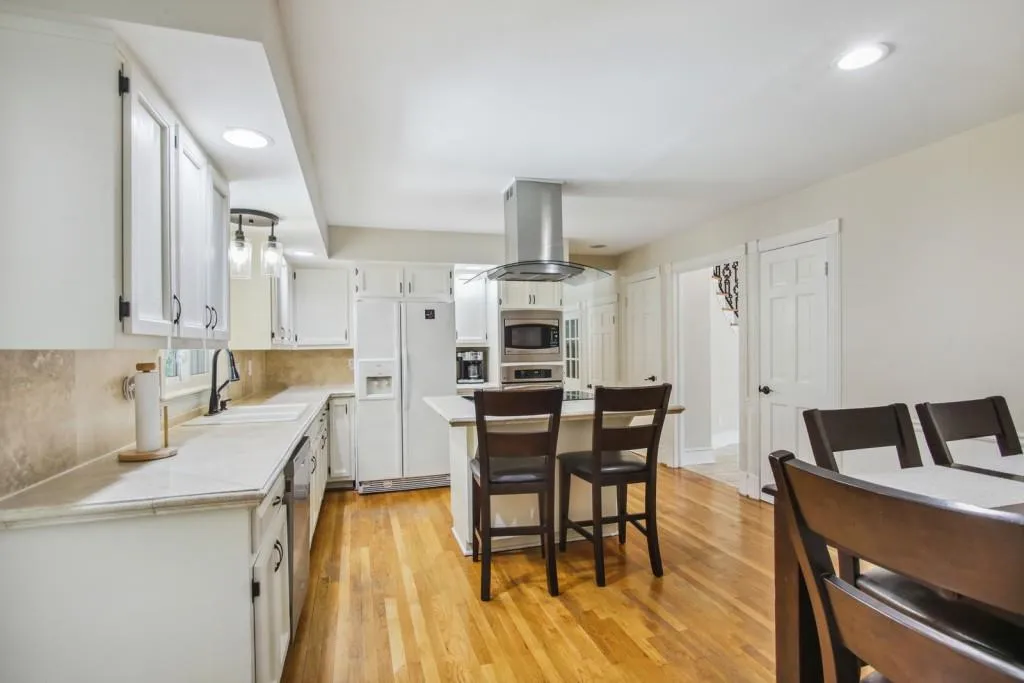 275 Glen Lake Drive, Atlanta, Georgia 30327, 5 Bedrooms Bedrooms, ,3 BathroomsBathrooms,Residential,Sold,275 Glen Lake Drive,7063089