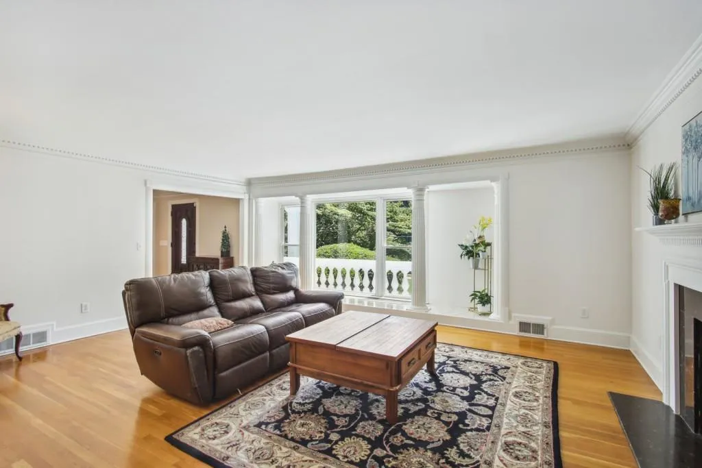 275 Glen Lake Drive, Atlanta, Georgia 30327, 5 Bedrooms Bedrooms, ,3 BathroomsBathrooms,Residential,Sold,275 Glen Lake Drive,7063089