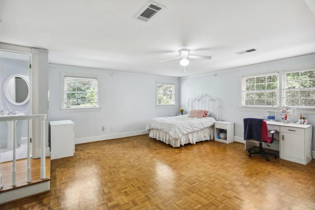 275 Glen Lake Drive, Atlanta, Georgia 30327, 5 Bedrooms Bedrooms, ,3 BathroomsBathrooms,Residential,Sold,275 Glen Lake Drive,7063089