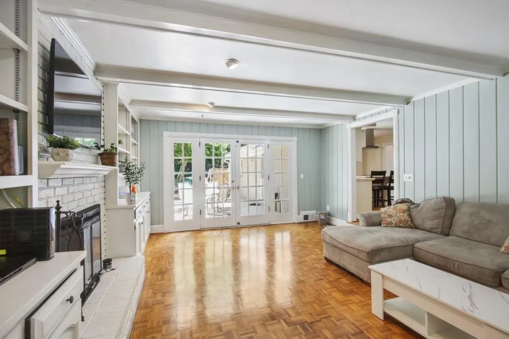 275 Glen Lake Drive, Atlanta, Georgia 30327, 5 Bedrooms Bedrooms, ,3 BathroomsBathrooms,Residential,Sold,275 Glen Lake Drive,7063089